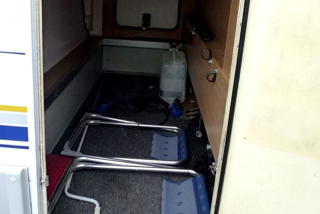 Autocaravana vista garaje