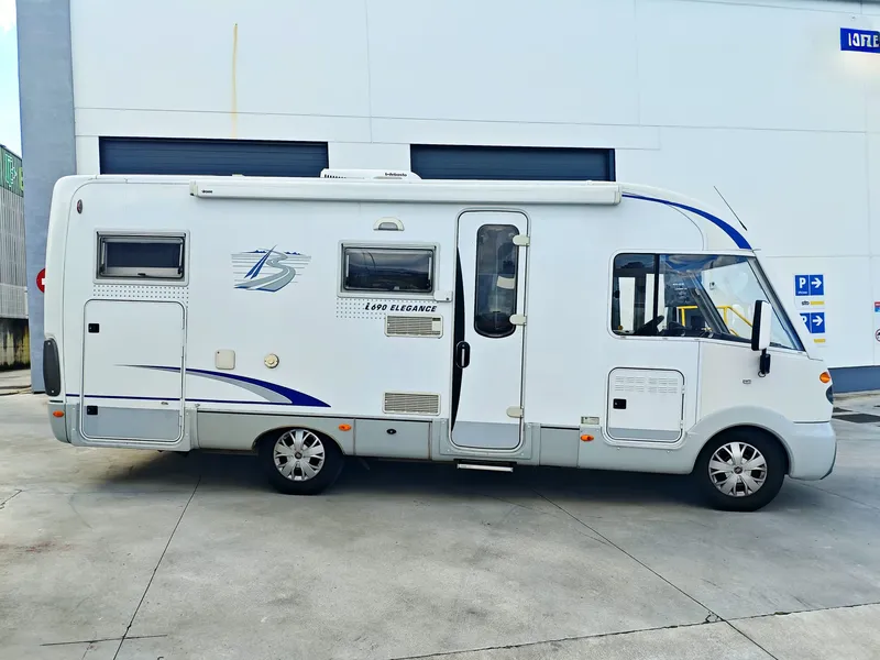 Autocaravana Burstner i690 Elegance