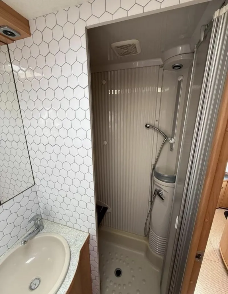 Autocaravana Burstner i690 Elegance